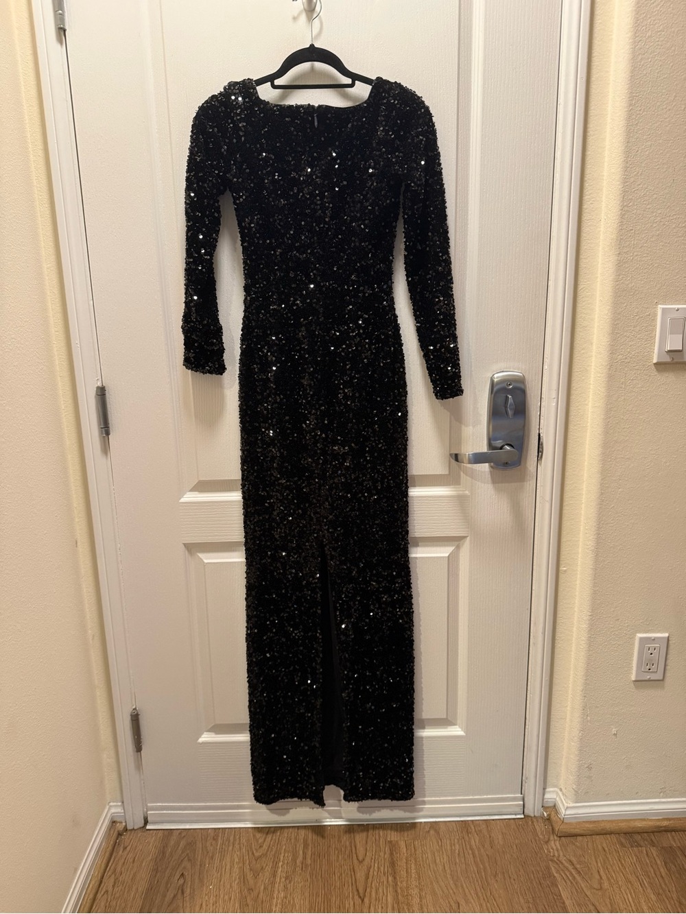 Helsi Jamie Square-Neck Sequin Velvet Column Gown in Black Size XS Preloved - Picture 3 of 7